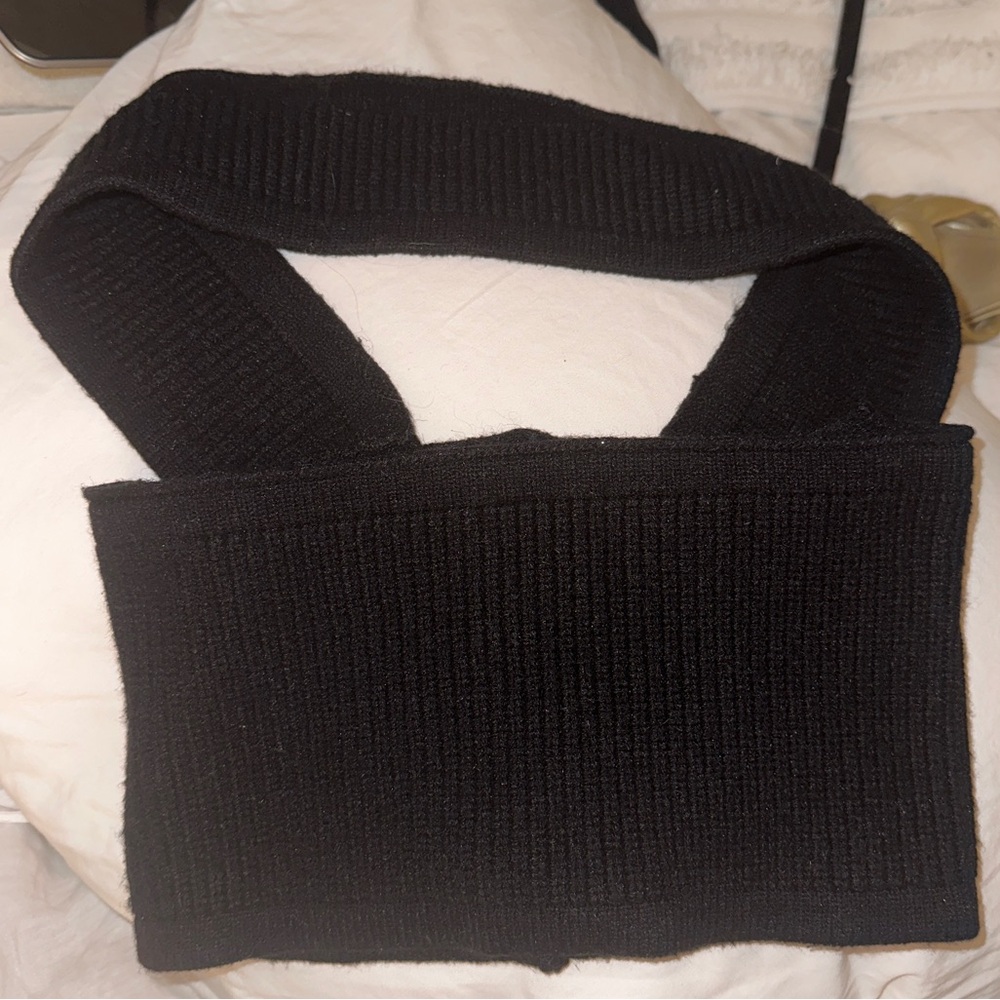Black knit crop top